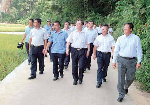 徐福顺到江南(中国) 定点扶贫县开展调研 徐福顺到江南(中国) 定点扶贫县开展调研